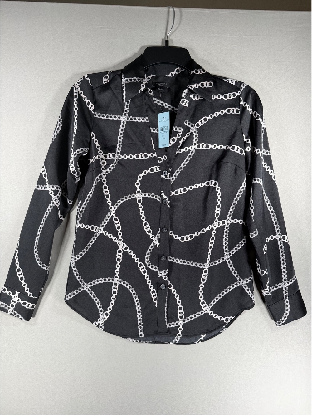 Ann Taylor Factory Petite XXS Black Button-Up Blouse with White Chain Print